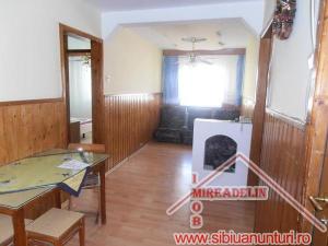 INCHIRIEM APARTAMENT 4 CAMERE,   CARTIER VALEA AURIE