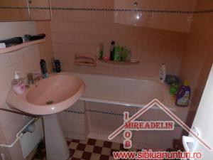 INCHIRIEZ APARTAMENT 3 CAMERE,   ZONA PARCUL SUB ARINI