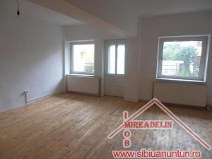 INCHIRIEZ APARTAMENT 3 CAMERE,  ZONA STRAND