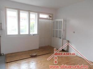 INCHIRIEZ APARTAMENT 3 CAMERE,  ZONA STRAND