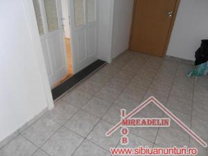 INCHIRIEZ APARTAMENT 3 CAMERE,  ZONA STRAND