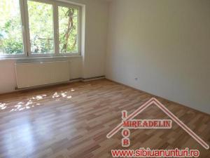 INCHIRIEZ APARTAMENT 3 CAMERE,   ZONA STEFAN CEL MARE