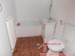 INCHIRIEZ APARTAMENT 3 CAMERE,   ZONA STEFAN CEL MARE