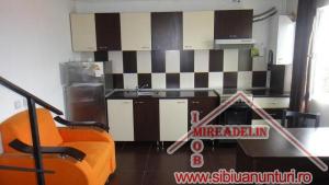 INCHIRIEZ MANSARDA 3 CAMERE,   ZONA VASILE AARON
