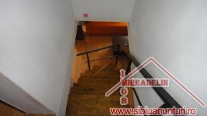 INCHIRIEZ MANSARDA 3 CAMERE,   ZONA VASILE AARON
