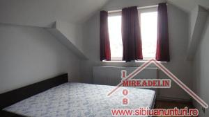 INCHIRIEZ MANSARDA 3 CAMERE,   ZONA VASILE AARON