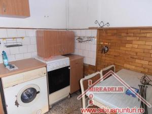 INCHIRIEZ APARTAMENT 3 CAMERE,  ZONA 9 MAI