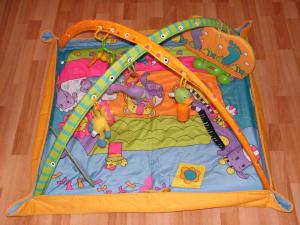 Paturica activitate Fisher Price pentru bebelusi