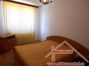 INCHIRIEZ APARTAMENT 2 CAMERE,  ZONA LUPENI