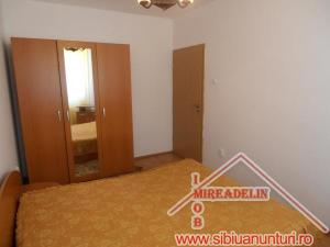 INCHIRIEZ APARTAMENT 2 CAMERE,  ZONA LUPENI