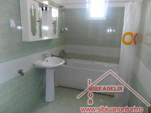 INCHIRIEZ APARTAMENT 2 CAMERE,  ZONA LUPENI