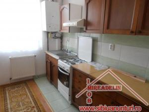 INCHIRIEZ APARTAMENT 2 CAMERE,  ZONA LUPENI