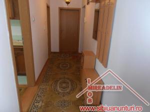 INCHIRIEZ APARTAMENT 2 CAMERE,  ZONA LUPENI