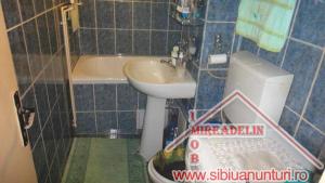 VAND APARTAMENT 2 CAMERE,   VASILE AARON