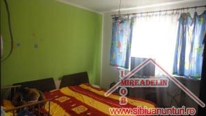 VAND APARTAMENT 3 CAMERE,   VASILE AARON