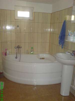 Vand sau schimb casa