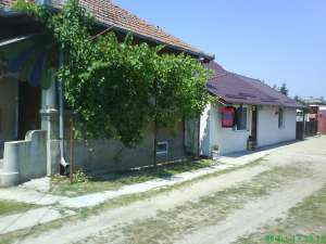 Vand sau schimb casa