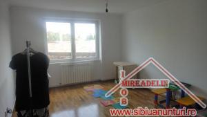 INCHIRIEZ APARTAMENT 3 CAMERE,   MIHAI VITEAZU