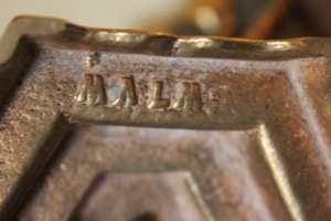 MENORA BRONZ VINAGE SEMNAT PESTE 70 ANI