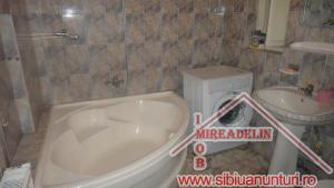 INCHIRIEM APARTAMENT 4 CAMERE,   Zona Garii