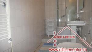 INCHIRIEM APARTAMENT 4 CAMERE,   Zona Garii