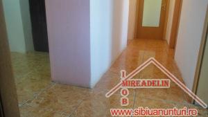 INCHIRIEM APARTAMENT 4 CAMERE,   Zona Garii