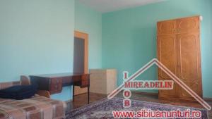 INCHIRIEM APARTAMENT 4 CAMERE,   Zona Garii