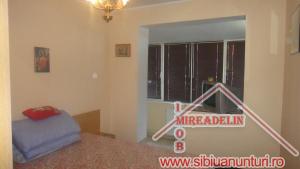 INCHIRIEZ APARTAMENT 3 CAMERE,   VALEA AURIE