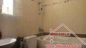 INCHIRIEZ APARTAMENT 3 CAMERE,   VALEA AURIE