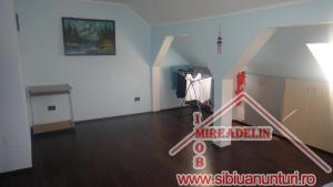 INCHIRIEZ APARTAMENT 3 CAMERE,   VALEA AURIE
