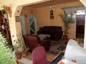 Vand casa cu gradina crasna
