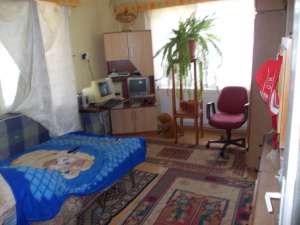 Vand casa cu gradina crasna