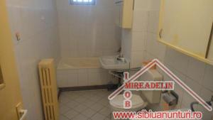 INCHIRIEZ APARTAMENT 3 CAMERE,   RAHOVA