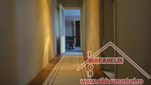 INCHIRIEZ APARTAMENT 3 CAMERE,   RAHOVA