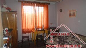 INCHIRIEZ APARTAMENT 3 CAMERE,   RAHOVA