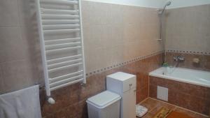 VAND CASA IN ZONA BUNA