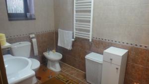VAND CASA IN ZONA BUNA
