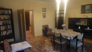 VAND CASA IN ZONA BUNA
