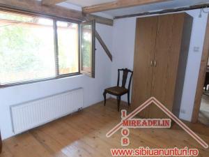 INCHIRIEZ CASA P+E,   3 CAMERE,   STRADA MORILOR