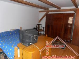 INCHIRIEZ CASA P+E,   3 CAMERE,   STRADA MORILOR