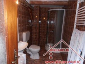 INCHIRIEZ CASA P+E,   3 CAMERE,   STRADA MORILOR