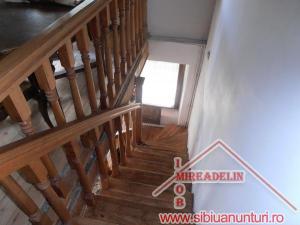 INCHIRIEZ CASA P+E,   3 CAMERE,   STRADA MORILOR