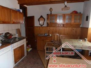 INCHIRIEZ CASA P+E,   3 CAMERE,   STRADA MORILOR