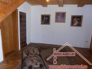 INCHIRIEZ CASA P+E,   3 CAMERE,   STRADA MORILOR