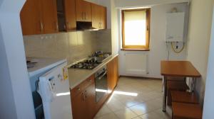 inchiriez ap. 2 camere central Podul de Fier