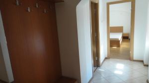inchiriez ap. 2 camere central Podul de Fier