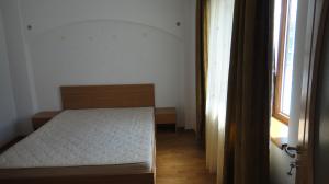 inchiriez ap. 2 camere central Podul de Fier