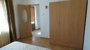 inchiriez ap. 2 camere central Podul de Fier