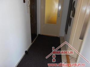 INCHIRIEZ APARTAMENT 3 CAMERE,   B-dul VASILE MILEA