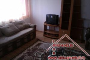 INCHIRIEZ APARTAMENT 3 CAMERE ,   ZONA VALEA AURIE